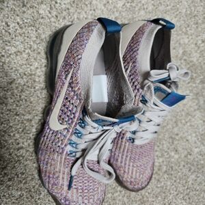 Nike AIR Sneaker. Womens Size 7. Great Used Condition.